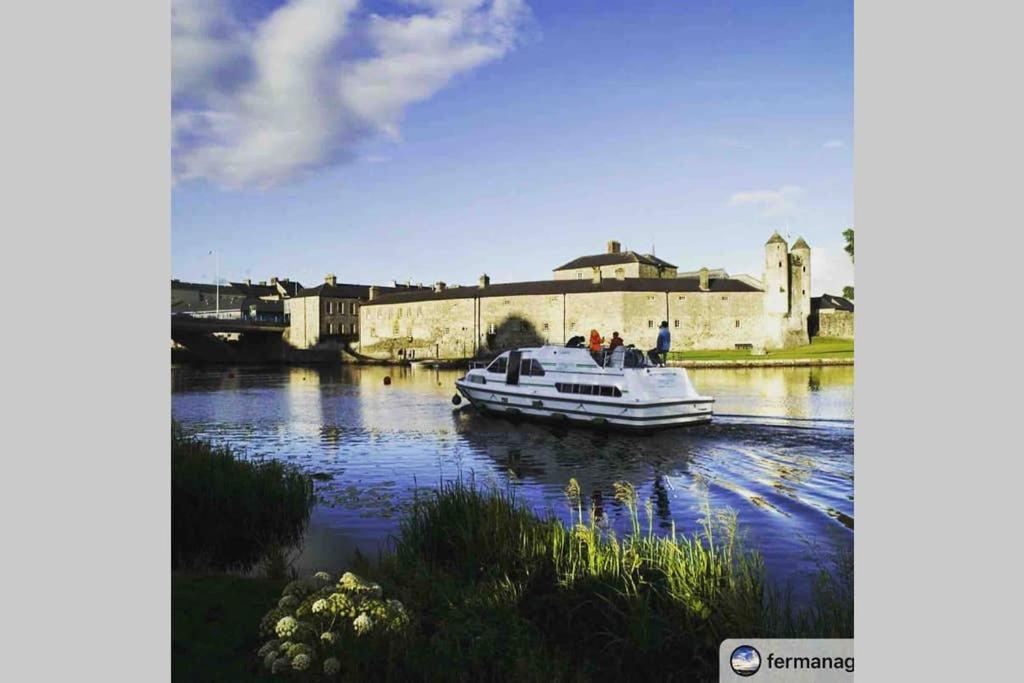 Swallow Lane, Enniskillen, Co Fermanagh, 5* Chic Villa ภายนอก รูปภาพ