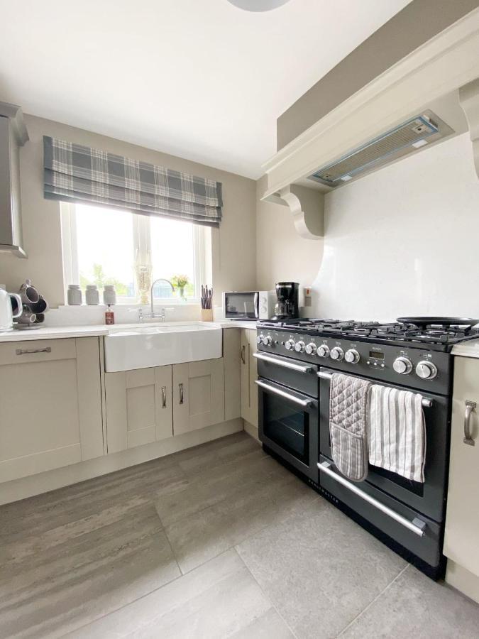 Swallow Lane, Enniskillen, Co Fermanagh, 5* Chic Villa ภายนอก รูปภาพ