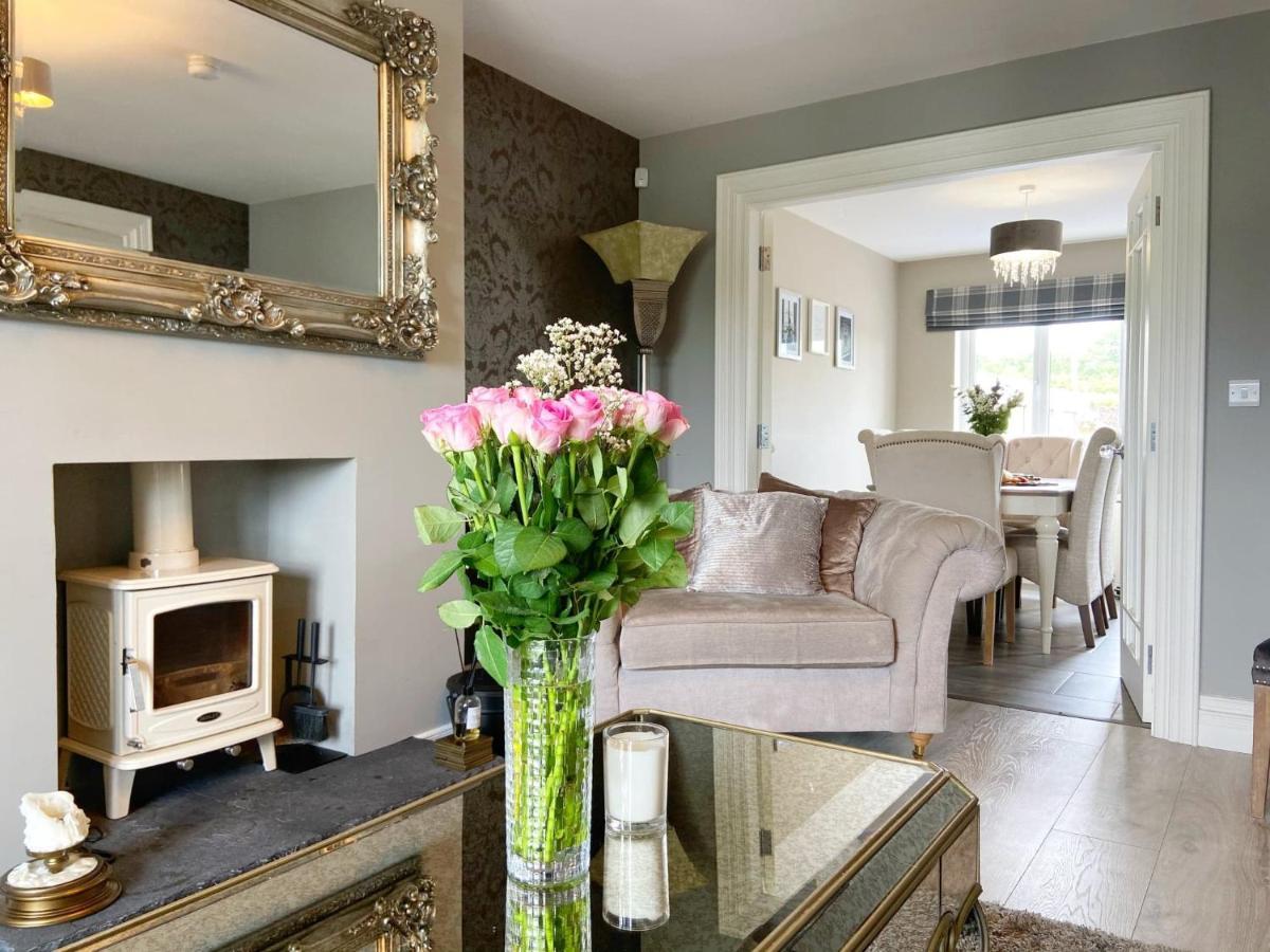 Swallow Lane, Enniskillen, Co Fermanagh, 5* Chic Villa ภายนอก รูปภาพ