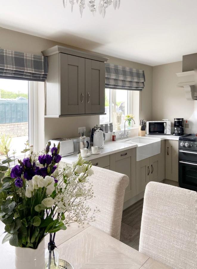 Swallow Lane, Enniskillen, Co Fermanagh, 5* Chic Villa ภายนอก รูปภาพ